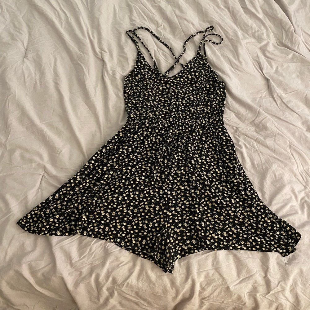 black romper with daisies!!!